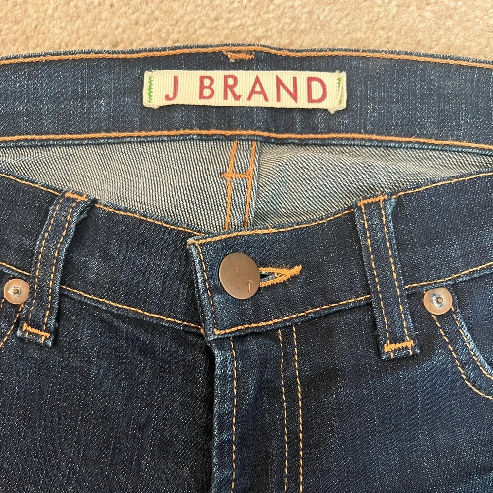 Great condition J Brand, LOW RISE, pencil leg jeans.